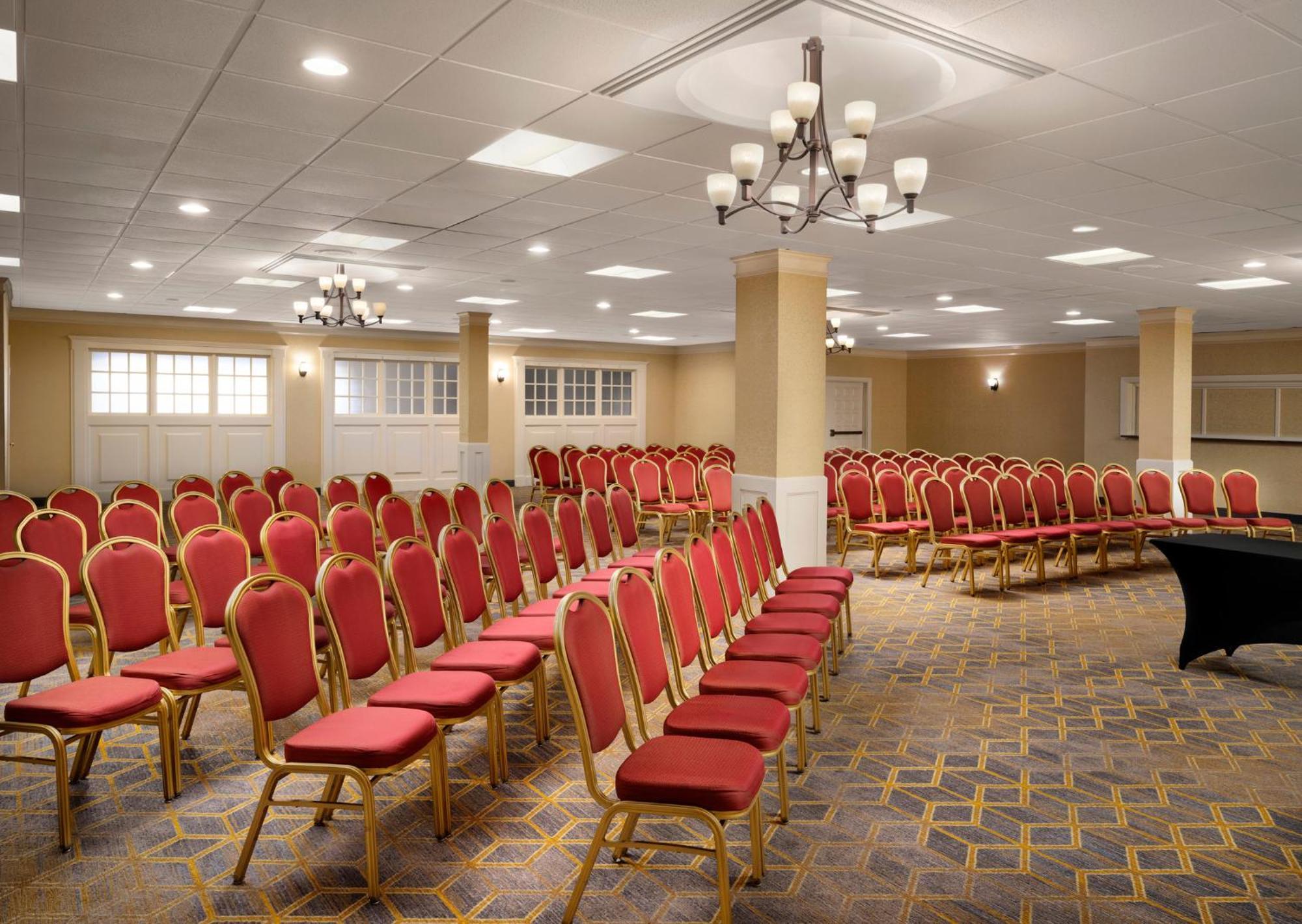 Holiday Inn & Suites Boston Peabody, An Ihg Hotel Екстер'єр фото