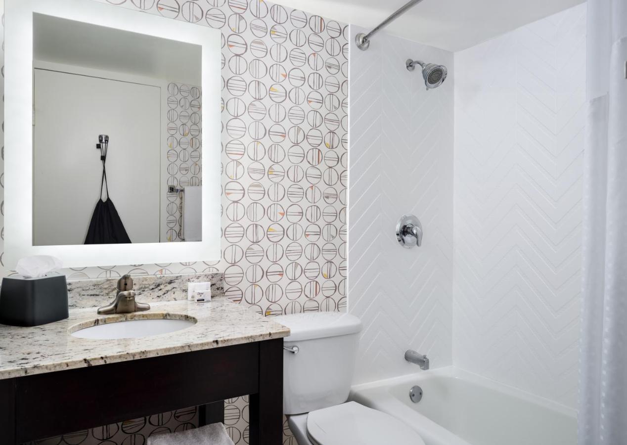 Holiday Inn & Suites Boston Peabody, An Ihg Hotel Екстер'єр фото